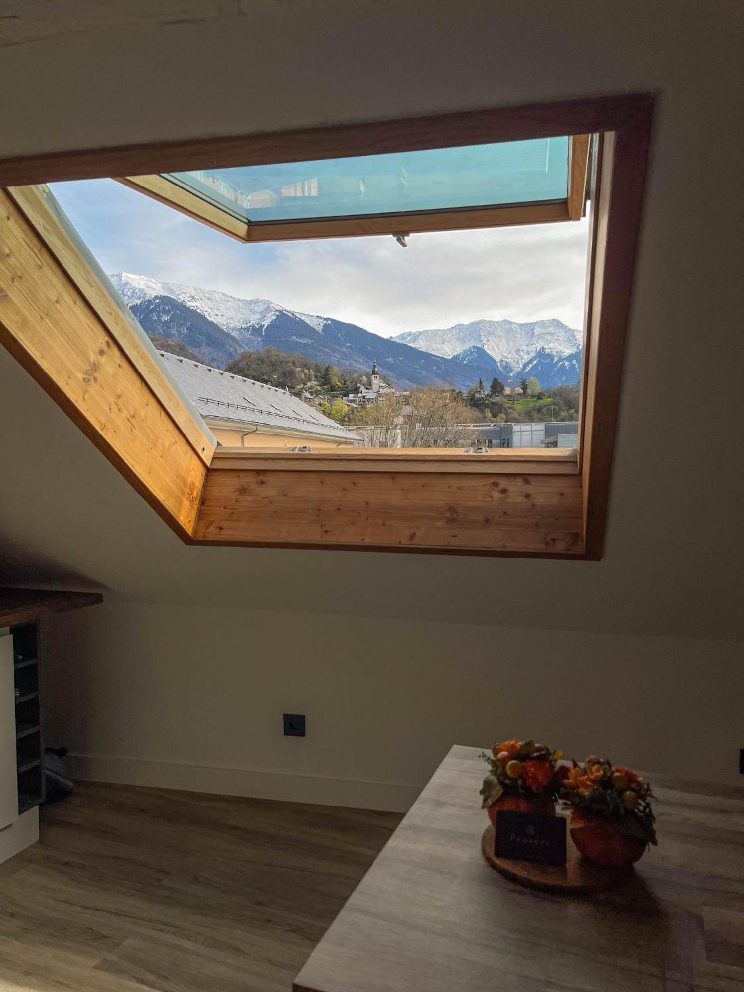 Cocon Sous Les Toits Albertville Exterior foto